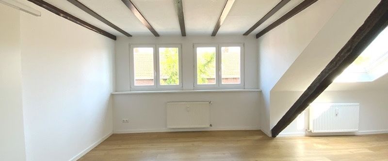 Altbauflair trifft Moderne! 3,5-Zimmer DG-Wohnung mit Charakter in Oberhausener Mitte - Foto 1