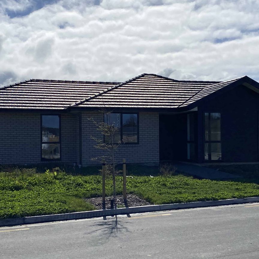 3 Bedroom Home in Ravenswood - 6 Months Rental - Photo 1