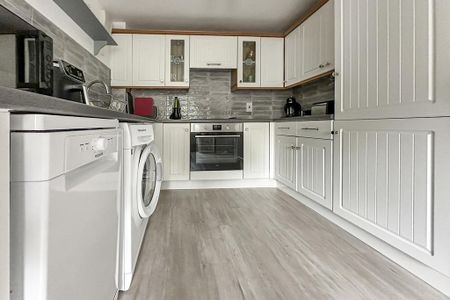 2 bedroom end of terrace house to rent - Photo 3