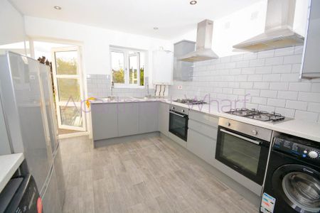 1 bedroom in a flat share to rent - Photo 5