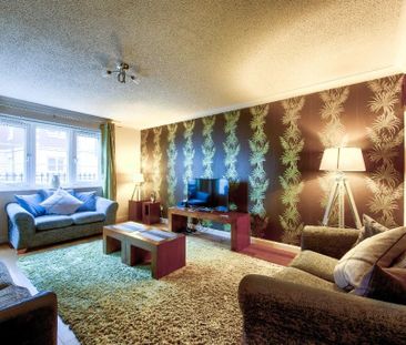 3 bedroom flat to rent - Photo 2