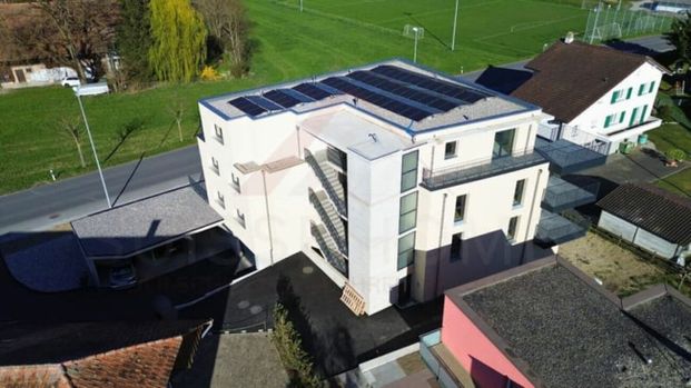 Wohnen mit Weitblick - moderne 3.5-Zimmer-Attikawohnung in Gurmels mit 45 m² Terrasse - Photo 1