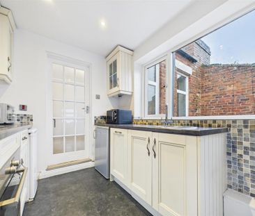 3 bedroom apartment to rent - Photo 6