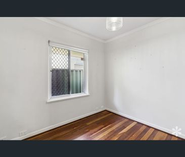 4 Lambert Street, Alfred Cove, WA 6154 - Photo 4