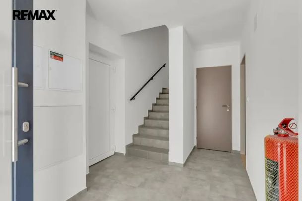 Pronájem bytu 4+kk se zahradou a pergolou | 74 m - Фото 1