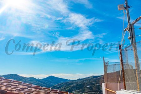 Townhouse in Canillas de Albaida, Inland Andalucia at the foot of the mountains - Photo 3