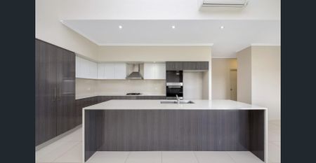 Stunning family home in Burdell! - Photo 2