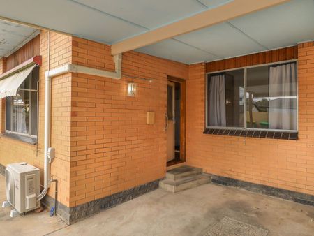 Well positioned, furnished & fresh! - Photo 2