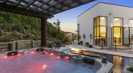 Belmont Beauty - Photo 2