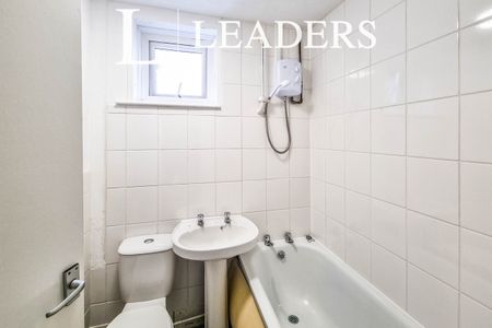 2 bedroom apartment to rent Cambridge Road, Eastbourne, BN22 - Photo 2