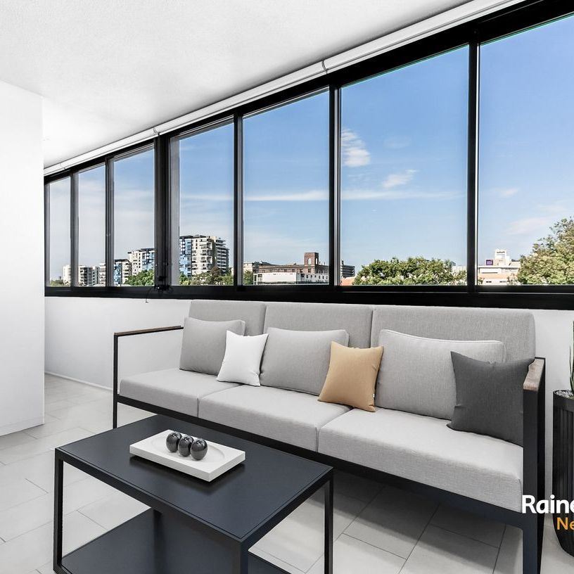 Private Resort Style Living - 14 month lease - Photo 1