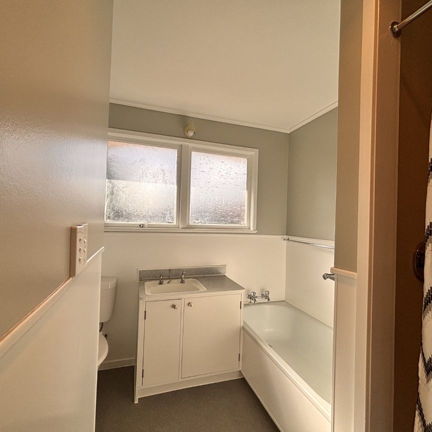 Spacious 3-Bedroom Family Home - Photo 1