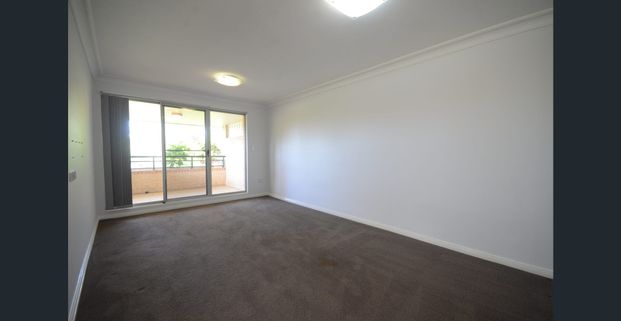 Oversized 3 Bedroom Unit!! - Photo 1