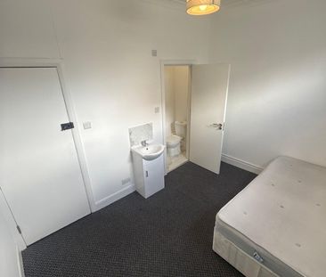 2 Bed Flat, Perry Vale, SE23 - Photo 1