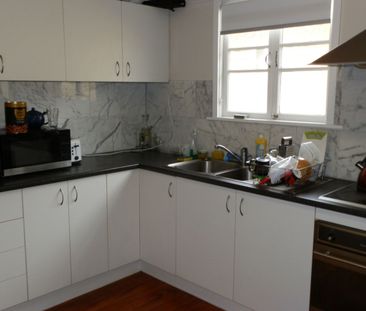 Post war home in excellent location - Photo 2