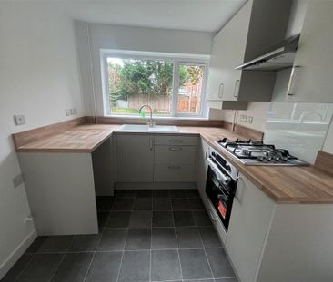 3 bedroom semi-detached house to rent - Photo 2
