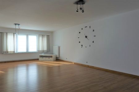 Ruim appartement in het centrum van Eernegem - Photo 4