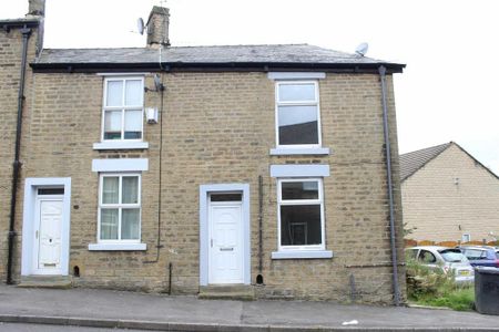 2 bedroom end of terrace house to rent - Photo 2