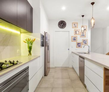 STUNNING EXECUTIVE 4+ BEDROOM ENTERTAINER'S OASIS! - Photo 5