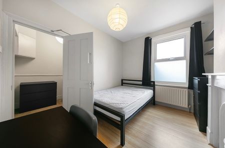 Room in a Shared House, Kincaid Road, SE15 - Photo 4
