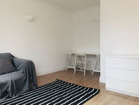 2 Bed Flat, Dalston Lane, E8 - Photo 3