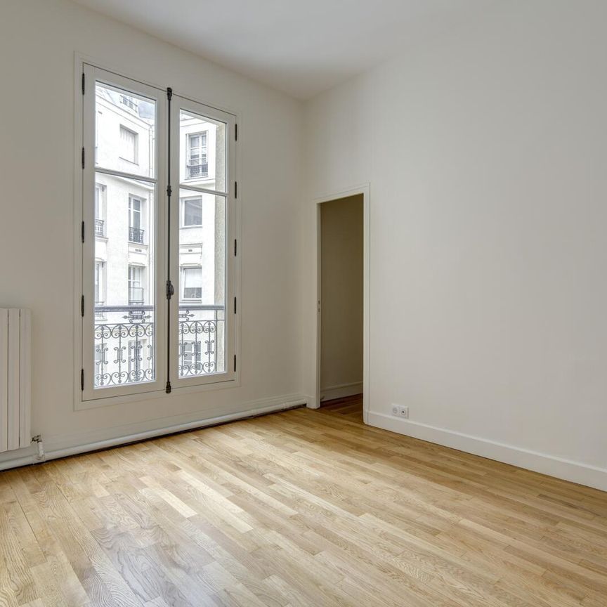 location Appartement F2 DE 66.95m² À PARIS - Photo 1