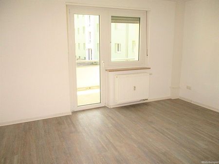 Renovierte 3 - Zimmer Wohnung mit Balkon in modernisierter Wohnanlage! - Foto 2