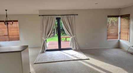 Free standing 3 bedrooms/2 bathrooms, no exit str - Photo 4