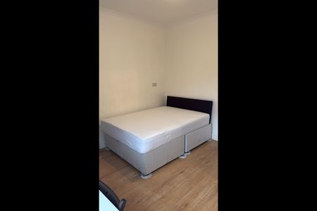 Room in a Shared House, Ivy Road, NW2 - Photo 2