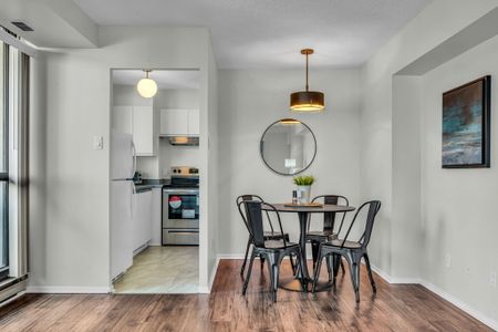 200 Bay Street - Photo 3