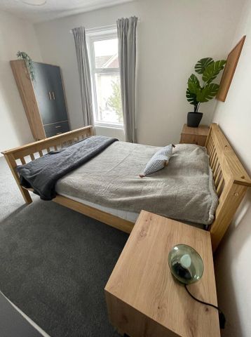 4 bedroom end of terrace house to rent - Photo 4