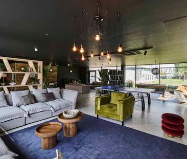 Studio Bronze - Photo 1