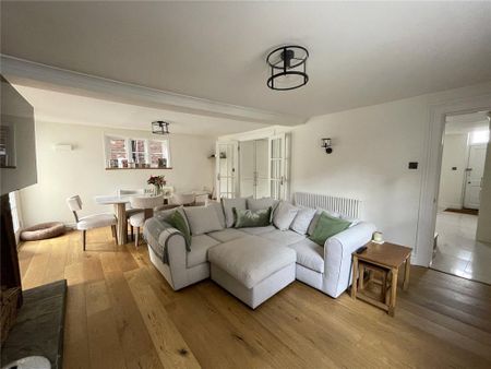 4 bedroom detached house to rent - Photo 3