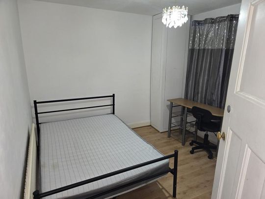 1 bedroom in a house share to rent - Photo 1