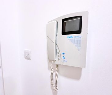 3 bedroom flat to rent - Photo 6