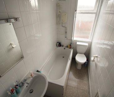 Meanwood Road, Meanwood, Leeds, LS6 4AW - Photo 2