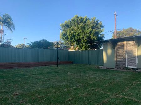 Spacious 4-Bedroom Family Home with Sunroom - Photo 5