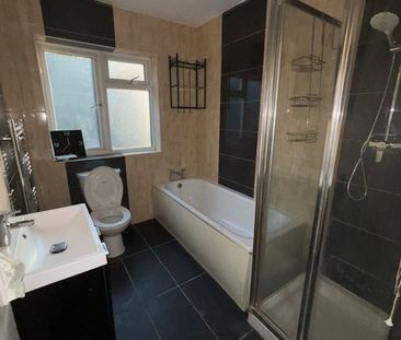 3 Bed Detached House, Addison Road, SE25 - Photo 6