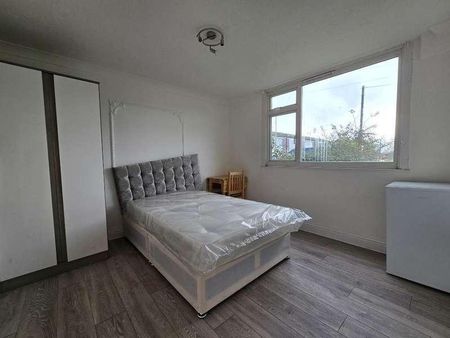 Second Avenue, Canvey Island, Essex, SS8 - Photo 3