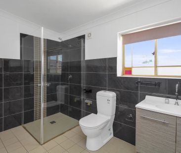 SPACIOUS 1 BEDROOM GEM IN THE HEART OF ROSEHILL! - Photo 3