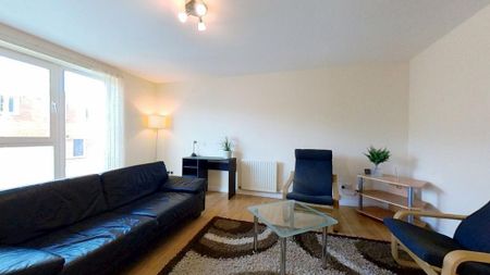 2 bedroom flat to rent - Photo 2