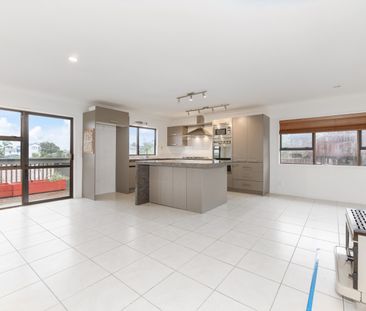 Large family home including huge rumpus room downstairs with bathro... - Photo 5