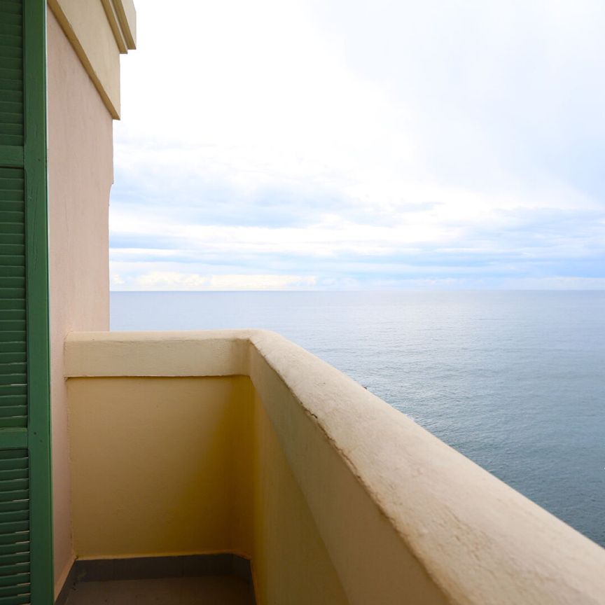 À LOUER - Appartement T4 sans ascenseur place Vincetti avec Vue Mer à Bastia - Photo 1