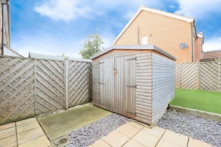 2 bedroom Semi-detached house To Let - Photo 5