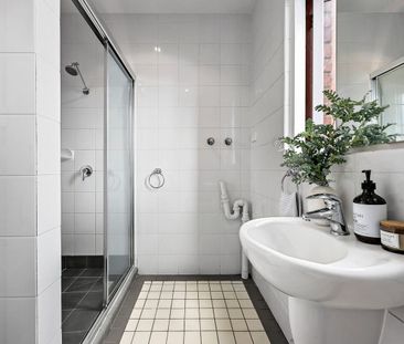 Stylish Art Deco Living – 57sqm Apartment with Garage in a Prime So... - Photo 6