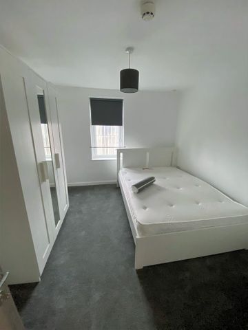 1 bedroom in a flat share to rent - Photo 5