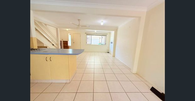 3-Bedroom Townhouse in a Resort-Style, Quiet & Secure Complex - Photo 1