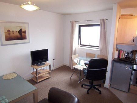 1 bedroom flat to rent - Photo 2