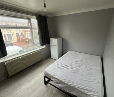 Room in a Shared House, Atherton Road, E7 - Photo 1