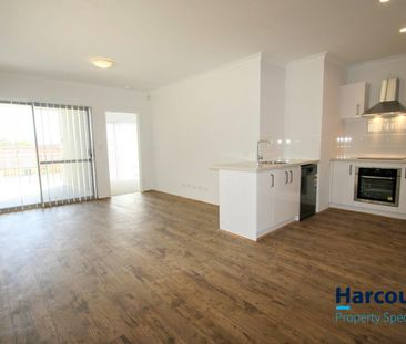 Welcome to this modern 2-bedroom, 2-bathroom apartment located in a... - Photo 2